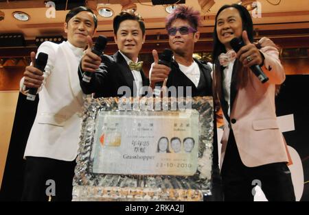 Bildnummer: 54259572  Datum: 28.07.2010  Copyright: imago/Xinhua (100728)-- HONG KONG, July 28, 2010 (Xinhua) -- Singer Alan Tam (2nd R) and the pop band Grasshopper attend a press conference to promote the upcoming concert in memory of its 25th anniversary in Hong Kong, south China, July 28, 2010. The concert will be held in Hong Kong Coliseum from October 23 to 26. (Xinhua/Li Qiuchan)(zn) (2)CHINA-HONG KONG-GRASSHOPPER-CONCERT-PROMOTION(CN) PUBLICATIONxNOTxINxCHN People Musik Kultur kbdig xcb 2010 quer     Bildnummer 54259572 Date 28 07 2010 Copyright Imago XINHUA  Hong Kong July 28 2010 XIN Stock Photo