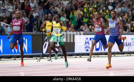 Budapest, Ungarn. August 2023. Leichtathletik: Weltmeisterschaften, 400m, Männer, Finale, im nationalen Leichtathletikzentrum. Vernon Norwood (l-r, USA), Sean Bailey (Jamaika), Antonio Watson (Jamaika), Quincy Hall (USA) und Matthew Hudson-Smith (Großbritannien) laufen bis zum Ziel. Quelle: Sven Hoppe/dpa/Alamy Live News Stockfoto