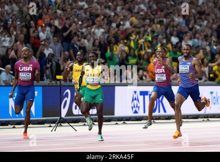 Budapest, Ungarn. August 2023. Leichtathletik: Weltmeisterschaften, 400m, Männer, Finale, im nationalen Leichtathletikzentrum. Vernon Norwood (l-r, USA), Sean Bailey (Jamaika), Antonio Watson (Jamaika), Quincy Hall (USA) und Matthew Hudson-Smith (Großbritannien) laufen bis zum Ziel. Quelle: Sven Hoppe/dpa/Alamy Live News Stockfoto