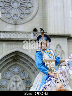 Bildnummer: 54275000  Datum: 03.08.2010  Copyright: imago/Xinhua  An actor from a tribe of Porto Alegre in southern Brazil performs in Sao Paulo, Brazil, Aug. 3, 2010. The 5th cultural festival focusing on folk custom started on Tuesday. The performace will be held in 11 states of Brazil. (Xinhua/Agencia Estado)(zl) BRAZIL-SAO PAULO-PIRACY PUBLICATIONxNOTxINxCHN Gesellschaft Tradition Folklore Land Leute kbdig xng 2010 hoch    Bildnummer 54275000 Date 03 08 2010 Copyright Imago XINHUA to Actor from a Tribe of Porto Alegre in Southern Brazil performs in Sao Paulo Brazil Aug 3 2010 The 5th Cultu Stock Photo