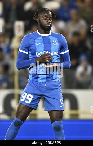 Brüssel, Belgien. August 2023. Genks Tolu Toluwalase Arokodare feiert am Donnerstag, den 24. August 2023, in Genk, der ersten Runde der Play-offs für den UEFA Conference League-Wettbewerb, ein Fußballspiel zwischen dem belgischen KRC Genk und der türkischen Adana Demirspor. BELGA PHOTO JOHAN EYCKENS Credit: Belga News Agency/Alamy Live News Stockfoto