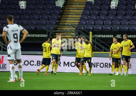 Brüssel, Belgien. August 2023. Die Spieler von Union feiern nach einem Fußballspiel zwischen der Belgischen Royale Union Saint Gilloise und dem Schweizer FC Lugano am Donnerstag, den 24. August 2023, in Brüssel, dem ersten Playoff des UEFA Europa League-Wettbewerbs. BELGA FOTO DAVID PINTENS Credit: Belga News Agency/Alamy Live News Stockfoto