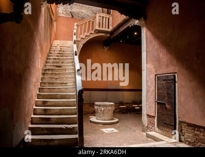 Treppenhaus in einem Privathaus in Venedig, Italien Stockfoto