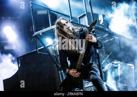 Solvesborg, Schweden. Juni 2023. Die polnische Heavy-Metal-Band Behemoth spielt ein Live-Konzert während des schwedischen Musikfestivals Sweden Rock Festival 2023 in Solvesborg. Hier wird Gitarrist Patryk Sztyber live auf der Bühne gesehen. (Foto: Gonzales Photo - Terje Dokken). Stockfoto