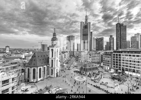 Frankfurt Deutschland - 3. April 2014: Blick auf die Skyline mit der Hauptwache in Frankfurt, Deutschland. Die Hauptwache ist ein zentraler Punkt und einer der berühmtesten Stockfoto