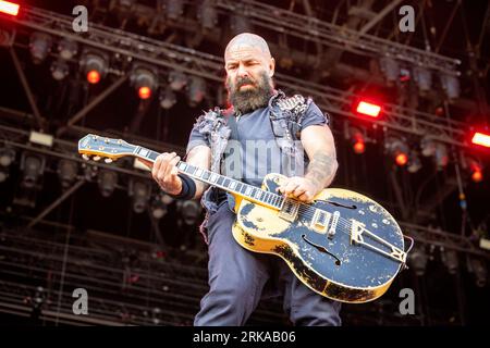 Solvesborg, Schweden. Juni 2023. Die amerikanische Punk-Rock-Band Rancid spielt ein Live-Konzert während des schwedischen Musikfestivals Sweden Rock Festival 2023 in Solvesborg. Hier wird Sänger und Gitarrist Tim Armstrong live auf der Bühne gesehen. (Foto: Gonzales Photo - Terje Dokken). Stockfoto