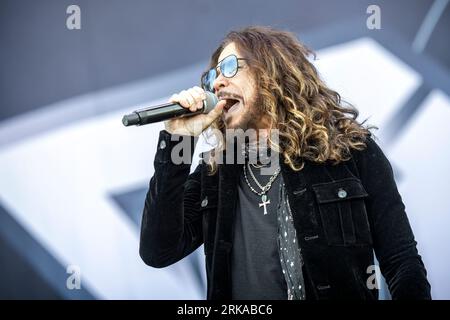 Solvesborg, Schweden. Juni 2023. Die norwegische Heavy-Metal-Band TNT spielt ein Live-Konzert während des schwedischen Musikfestivals Sweden Rock Festival 2023 in Solvesborg. Hier ist Sänger Tony Harnell live auf der Bühne zu sehen. (Foto: Gonzales Photo - Terje Dokken). Stockfoto