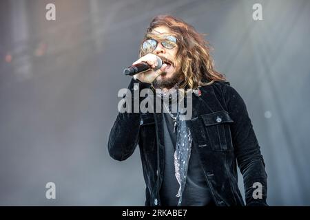 Solvesborg, Schweden. Juni 2023. Die norwegische Heavy-Metal-Band TNT spielt ein Live-Konzert während des schwedischen Musikfestivals Sweden Rock Festival 2023 in Solvesborg. Hier ist Sänger Tony Harnell live auf der Bühne zu sehen. (Foto: Gonzales Photo - Terje Dokken). Stockfoto