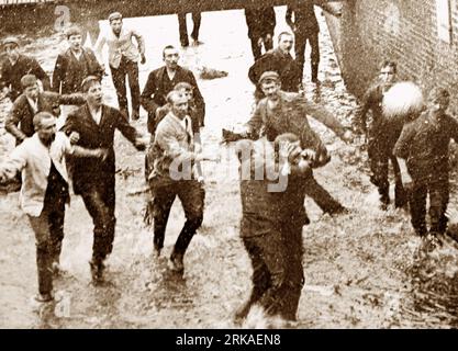 Royal Shrovetide Football Match, Ashbourne, Anfang der 1900er Jahre Stockfoto