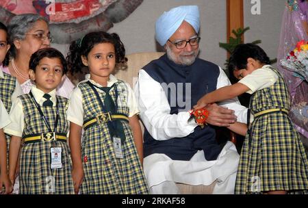 Bildnummer: 54342502  Datum: 24.08.2010  Copyright: imago/Xinhua (100824) -- NEW DELHI, Aug. 24, 2010 (Xinhua) -- Indian Prime Minister Manmohan Singh (2nd R) is tied with rakhi by a child during Raksha Bandhan festival in New Delhi, capital of India, on Aug. 24, 2010. Raksha Bandhan is one of the widely-celebrated Indian festivals. The term Raksha means protection and Bandhan means bond . The essence of the Hindu ideals of love and harmony is portrayed in all the festivals which are reminders of the oneness in all beings. (Xinhua/Partha Sarkar) (lr) (2)INDIA-NEW DELHI-RAKSHA BANDHAN PUBLICATI Stock Photo