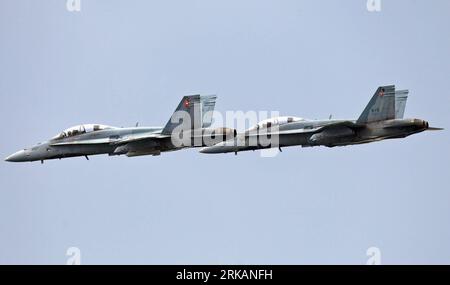 Bildnummer: 54408093 Datum: 06.09.2010 Copyright: imago/Xinhua (100907) -- TORONTO, 7. September 2010 (Xinhua) -- zwei CF-18-Jets nehmen an der Canadian International Air Show in Toronto, Kanada, 6. September 2010 Teil. (Xinhua/Zou Zheng) (wh) CANADA-TORONTO-AIR SHOW PUBLICATIONxNOTxINxCHN Gesellschaft Kanada Flugshow Flugschau kbdig xcb 2010 quer o0 Flugzeug, Militärflugzeug, Objekte, Kampfjet Bildnummer 54408093 Datum 06 09 2010 Copyright Imago XINHUA Toronto 7. September 2010 XINHUA Two CF 18 Jet Fighter nimmt an der Canadian International Air Show in Toronto Teil Kanada 6. September 2010 XINHUA Zou Zheng WH Cana Stockfoto