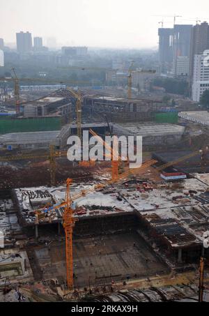 Bildnummer: 54432307 Datum: 14.09.2010 Copyright: imago/Xinhua WUHAN, 15. September 2010 (Xinhua) -- das Xinhai Revolution Museum wird im Shouyi Cultural Center in Wuhan, der Hauptstadt der zentralchinesischen Provinz Hubei, am 14. September 2010 gebaut. Wuhan City arbeitete mit voller Kraft daran, das Shouyi Cultural Center zu bauen, den wichtigsten Ort für die Hundertjahrfeier der Xinhai-Revolution. Die Xinhai-Revolution, auch bekannt als die Revolution von 1911, war eine chinesische bürgerlich-demokratische Revolution unter der Führung von Dr. Sun Yat-sen, die die Qing-Dynastie stürzte. Die Xinhai-Revolution Stockfoto