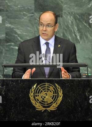 (100920) -- NEW YORK, Sept. 20, 2010 (Xinhua) --Monaco s Prince Albert II addresses the UN Millennium Development Goals (MDG) Summit at the UN headquarters in New York, on Sept. 20, 2010. The UN MDG summit opened on Monday. (Xinhua/Zhang Jun) (zw) UN-MDG SUMMIT-OPENING PUBLICATIONxNOTxINxCHN Stock Photo