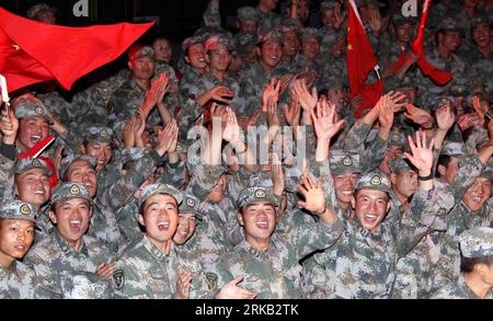 Bildnummer: 54460567  Datum: 22.09.2010  Copyright: imago/Xinhua (100923) -- MATYBULAK RANGE (KAZAKHSTAN), Sept. 23, 2010 (Xinhua) -- Chinese soldiers cheer for the performance at the encampment in Matybulak Range, Kazakhstan, Sept. 22, 2010. Chinese soldiers and officers attending the Peace Mission 2010 joint anti-terror drill in Kazakhstan had a get-together here on Wednesday to mark the Mid-Autumn Festival, a traditional Chinese holiday that originates from worship of the moon. (Xinhua/Wang Jianmin) (wjd) KAZAKHSTAN-SCO-MILITARY EXERCISE-MID-AUTUMN FESTIVAL PUBLICATIONxNOTxINxCHN Gesellscha Stock Photo