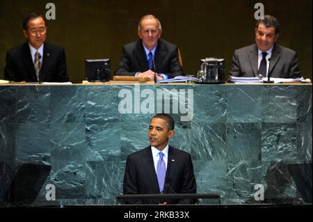 Bildnummer: 54460646  Datum: 23.09.2010  Copyright: imago/Xinhua (100923) -- NEW YORK, Sep. 23, 2010 (Xinhua) -- U.S. President Barack Obama (Front) addresses the general debate of the 65th session of the UN General Assembly in New York, the United States, above: UN General Assembly Joseph Deiss (C) and United Nations Secretary General Ban Ki-Moon (L). Sept. 23, 2010. (Xinhua/Shen Hong) (gj) UN-GENERAL ASSEMBLY-GENERAL DEBATE PUBLICATIONxNOTxINxCHN People Politik UN Millenniumsgipfel Gipfel kbdig xcb 2010 quer premiumd xint    Bildnummer 54460646 Date 23 09 2010 Copyright Imago XINHUA  New Yor Stock Photo