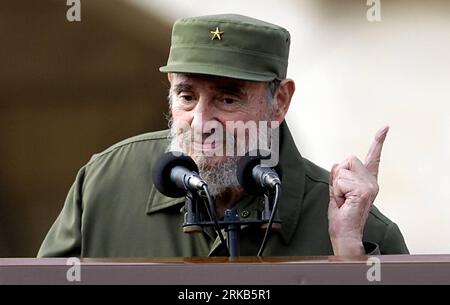 (100928) -- HAVANA, Sept. 28, 2010 (Xinhua) -- Former Cuban leader Fidel Castro speaks during a gathering to commemorate the 50th anniversary of the Committee in Defense of Revolution in Havana, Cuba, Sept. 28, 2010. (Xinhua/Joaquin Hernandez) (zw) CUBA-HAVANA-FIDEL CASTRO PUBLICATIONxNOTxINxCHN Stock Photo