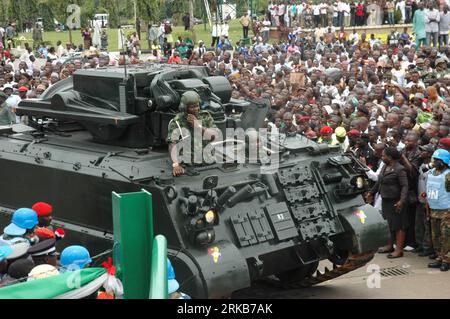 Bildnummer: 54503573  Datum: 01.10.2010  Copyright: imago/Xinhua (101001) -- ABUJA, Oct. 1, 2010 (Xinhua) -- An armored vehicle marches during the celebrations of the 50th anniversary of Nigeria s independence at the Eagles Square in Abuja, Nigeria, Oct. 1, 2010. (Xinhua/Li Huailin) (zw) NIGERIA-ABUJA-INDEPENDENCE-CELEBRATION PUBLICATIONxNOTxINxCHN Politik Gesellschaft Nationalfeiertag Unabhängigkeitstag Parade Militär Militärparade kbdig xng 2010 quer premiumd xint o0 Panzer    Bildnummer 54503573 Date 01 10 2010 Copyright Imago XINHUA  Abuja OCT 1 2010 XINHUA to Armored Vehicle Marches durin Stock Photo