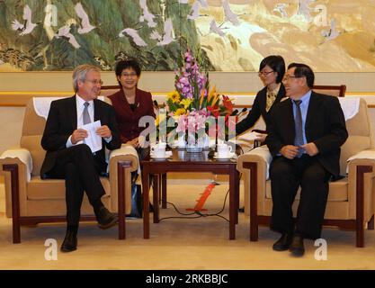 Bildnummer: 54529847  Datum: 12.10.2010  Copyright: imago/Xinhua (101012) -- BEIJING, Oct. 12, 2010 (Xinhua) -- Wan Gang (1st R), vice chairman of the National Committee of the Chinese People s Political Consultative Conference, who is also China s Minister of Science and Technology, meets with Jens Boehrnsen (1st L), president of the German Bundesrat, or federal council, in Beijing, capital of China, Oct. 12, 2010. (Xinhua/Lan Hongguang) (lb) CHINA-BEIJING-WAN GANG-GERMANY-BOEHRNSEN-MEETING (CN) PUBLICATIONxNOTxINxCHN People Politik kbdig xcb 2010 quer premiumd     Bildnummer 54529847 Date 12 Stock Photo