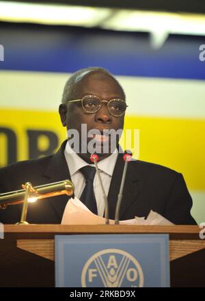 Bildnummer: 54539197  Datum: 15.10.2010  Copyright: imago/Xinhua (101015) -- ROME, Oct. 15, 2010 (Xinhua) -- The UN Food and Agriculture Organization (FAO) Director-General Jacques Diouf addresses the World Food Day Ceremony at the FAO Rome headquarters in Rome, capital of Italy, on Oct. 15, 2010. Themed United Against Hunger , World Food Day will mark its 30th anniversary on Oct. 16, 2010. The occasion also marks the 65th anniversary of the founding of FAO. (Xinhua/Wang Qingqin) (lr) ITALY-ROME-FAO-30TH WORLD FOOD DAY PUBLICATIONxNOTxINxCHN People Gesellschaft Politik Welternährungstag Presse Stock Photo