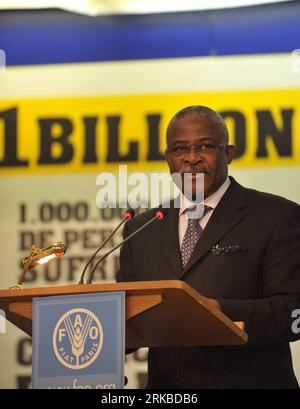 Bildnummer: 54539194  Datum: 15.10.2010  Copyright: imago/Xinhua (101015) -- ROME, Oct. 15, 2010 (Xinhua) -- The International Fund for Agricultural Development (IFAD) President Kanayo Nwanze addresses the World Food Day Ceremony at the UN Food and Agriculture Organization (FAO) Rome headquarters in Rome, capital of Italy, on Oct. 15, 2010. Themed United Against Hunger , World Food Day will mark its 30th anniversary on Oct. 16, 2010. The occasion also marks the 65th anniversary of the founding of FAO. (Xinhua/Wang Qingqin) (lr) ITALY-ROME-FAO-30TH WORLD FOOD DAY PUBLICATIONxNOTxINxCHN People G Stock Photo