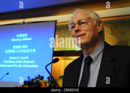 Bildnummer: 54540045 Datum: 15.10.2010 Copyright: imago/Xinhua (101016) -- SAN FRANCISCO, 16. Oktober 2010 (Xinhua) -- James Leach, Chairman of the U.S. National Endowment for the Humanities, spricht an die offene Zeremonie des zweiten U.S.-China Cultural Forum in University of California, Berkeley, USA, 15. Oktober 2010. (Xinhua/Liu Yilin) (lyx) U.S.-CHINA-CULTURAL FORUM-OPEN PUBLICATIONxNOTxINxCHN People kbdig xdp 2010 quer premiumd Bildnummer 54540045 Datum 15 10 2010 Copyright Imago XINHUA San Francisco OCT 16 2010 XINHUA James Leach Vorsitzender der US National Endowment for T Stockfoto