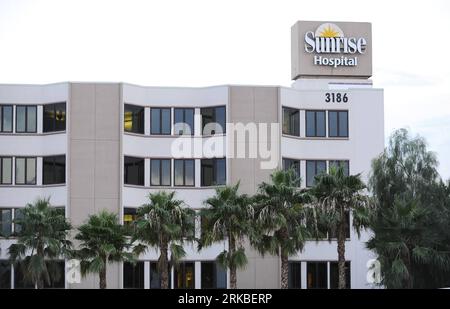 Bildnummer: 54547612  Datum: 18.10.2010  Copyright: imago/Xinhua (101019) -- LOS ANGELES, Oct. 19, 2010 (Xinhua) -- Photo taken on Oct. 18, 2010 shows Sunrise Hospital in Las Vegas, the United States. Two tourists from China mainland, were killed and several others injured in a tour-bus crash in Mohave County, northwestern Arizona on Sunday morning. Some injured have been transfered to the hospital. (Xinhua/Qi Heng) (ypf) U.S.-CHINA-TOURISTS-BUS CRASH PUBLICATIONxNOTxINxCHN Gesellschaft Gebäude Krankenhaus kbdig xmk 2010 quer     Bildnummer 54547612 Date 18 10 2010 Copyright Imago XINHUA  Los Stock Photo