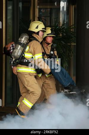 Bildnummer: 54550342  Datum: 20.10.2010  Copyright: imago/Xinhua (101020) -- SEOUL, Oct. 20, 2010 (Xinhua) -- An injured person is carried out from the Millennium Seoul Hilton Hotel while taking part in the anti-terror exercises simulating a chemical weapons attack in Seoul, South Korea, on Oct. 20, 2010. The drills came ahead of the G20 summit to be held in South Korea on Nov. 11-12.(Xinhua/Park Jin-hee) (zl) SOUTH KOREA-G20-ANTI-TETTOR EXERCISES PUBLICATIONxNOTxINxCHN Gesellschaft Sicherheitstraining Rettungsübung kbdig xkg 2010 hoch     Bildnummer 54550342 Date 20 10 2010 Copyright Imago XI Stock Photo