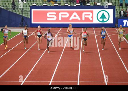 Mujinga Kambundji (Gold), Dina Asher-Smith (Silber), Ida Karstoft (Bronze), 200 m Finale. Europameisterschaft München 2022 Stockfoto