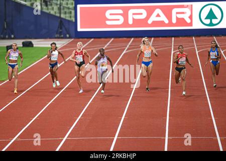 Mujinga Kambundji (Gold), Dina Asher-Smith (Silber), Ida Karstoft (Bronze), 200 m Finale. Europameisterschaft München 2022 Stockfoto