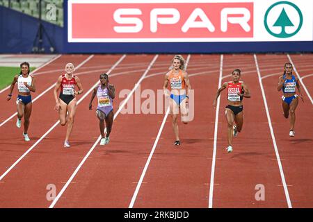 Mujinga Kambundji (Gold), Dina Asher-Smith (Silber), Ida Karstoft (Bronze), 200 m Finale. Europameisterschaft München 2022 Stockfoto