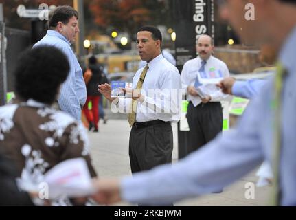 Bildnummer: 54565803  Datum: 26.10.2010  Copyright: imago/Xinhua (101026) -- WASHINGTON, Oct. 26, 2010 (Xinhua) -- Maryland s Lieutenant Governor Anthony Brown (C) talks with a pedestrian during a street campaign in Silver Spring of Maryland, the United States, Oct. 26, 2010. The U.S. will hold the midterm elections on Nov. 2. (Xinhua/Zhang Jun) (lyx) U.S.-MIDTERM ELECTION-RUNNING CAMPAIGNS PUBLICATIONxNOTxINxCHN People Politik USA Wahlkampf kbdig xsk 2010 quer     Bildnummer 54565803 Date 26 10 2010 Copyright Imago XINHUA  Washington OCT 26 2010 XINHUA Maryland S Lieutenant Governor Anthony B Stock Photo