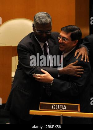 Bildnummer: 54566604  Datum: 26.10.2010  Copyright: imago/Xinhua (101026) -- NEW YORK, Oct. 26, 2010 (Xinhua) -- Cuban Foreign Minister Bruno Eduardo Rodriguez Parrilla (R) is congratulated after UN General Assembly adopted a draft resolution calling on the United States to immediately end its decades-long trade embargo against Cuba at the UN headquarters in New York, the United States, Oct. 26, 2010. The draft resolution was adopted by the 192-member General Assembly with 187 votes in favor and 2 votes against, with 3 abstentions. It was the 19th consecutive year that the General Assembly has Stock Photo