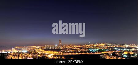 Bildnummer: 54591476  Datum: 01.11.2010  Copyright: imago/Xinhua (101101) -- JERUSALEM, Nov. 1, 2010 (Xinhua) -- A night view of the Jerusalem skyline is pictured on Nov. 1, 2010. (Xinhua/Yin Dongxun) (zw) MIDEAST-JERUSALEM-NIGHT VIEW PUBLICATIONxNOTxINxCHN Reisen Europa Israel Totale nachts kbdig xub 2010 quer o0 Stadtlandschaft, Restlicht    Bildnummer 54591476 Date 01 11 2010 Copyright Imago XINHUA 101101 Jerusalem Nov 1 2010 XINHUA a Night View of The Jerusalem Skyline IS Pictured ON Nov 1 2010 XINHUA Yin Dongxun ZW Mideast Jerusalem Night View PUBLICATIONxNOTxINxCHN Travel Europe Israel l Stockfoto