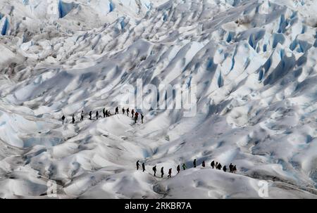 Bildnummer: 54594783  Datum: 02.11.2010  Copyright: imago/Xinhua (101103) -- Nov. 3, 2010 (Xinhua) -- A group of tourists make a circuit of mini trekking on the surface of the fronts of the Perito Moreno Glacier, the most famous and stunning at Glacier National Park, opposite the Magallanes Peninsula, Argentina, on Nov. 2, 2010. The glacier has a front of  kilometers long and sixty meters high. It was named in honor of Francisco Moreno, creator of the Scientific Society of Argentina and an active explorer of the southern part of the country. It is one of the largest fresh water reserves in the Stock Photo