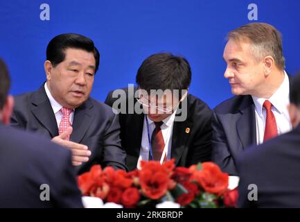 Bildnummer: 54600798  Datum: 03.11.2010  Copyright: imago/Xinhua WARSAW, Nov. 3, 2010 (Xinhua) -- Jia Qinglin (1st L), chairman of the Chinese People s Political Consultative Conference (CPPCC) National Committee, talks with Polish Vice Prime Minister and Minister of Economy Waldemar Pawlak (1st R) at a breakfast meeting with over 100 Chinese and Polish entrepreneurs in Warsaw, Poland, Nov. 3, 2010. (Xinhua/Wu Wei) (wxy) POLAND-WARSAW-CHINA-JIA QINGLIN-BREAKFAST MEETING (CN) PUBLICATIONxNOTxINxCHN People Politik kbdig xcb 2010 quer    Bildnummer 54600798 Date 03 11 2010 Copyright Imago XINHUA Stock Photo