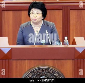 Bildnummer: 54626744  Datum: 10.11.2010  Copyright: imago/Xinhua (101110) -- BISHKEK, Nov. 10, 2010 (Xinhua) -- Acting Kyrgyz President Roza Otunbayeva addresses the first session of the fifth parliament in Bishkek, Kyrgyzstan, Nov. 10, 2010. Otunbayeva on Wednesday asked the newly elected members of parliament to choose a prime minister and form a government by Nov. 27 during the session, which marks the Central Asian state s transformation from a presidential to a parliamentary republic. (Xinhua/Sadat) (msq) KYRGYZSTAN-PARLIAMENT-FIRST SESSION PUBLICATIONxNOTxINxCHN People Politik kbdig xdp Stock Photo