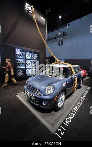 Bildnummer: 54651606  Datum: 17.11.2010  Copyright: imago/Xinhua (101118) -- LOS ANGELES, Nov. 18, 2010 (Xinhua) -- A Mini Cooper is pictured during the press day of the LA auto show in Los Angeles, the United States, on Nov. 17, 2010. (Xinhua/Qi Heng) (nxl) US-LOS ANGELES-AUTO SHOW PUBLICATIONxNOTxINxCHN Wirtschaft Messe Automesse Motorshow Objekte PKW Auto kbdig xmk 2010 hoch  o0 Autoindustrie    Bildnummer 54651606 Date 17 11 2010 Copyright Imago XINHUA  Los Angeles Nov 18 2010 XINHUA a Mini Cooper IS Pictured during The Press Day of The La Car Show in Los Angeles The United States ON Nov 1 Stock Photo