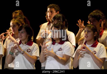 Bildnummer: 54652519  Datum: 17.11.2010  Copyright: imago/Xinhua (101118) -- BUENOS AIRES, Nov. 18, 2010 (Xinhua) -- Students interpret Argentina s national anthem in sign language during a performance in Buenos Aires Nov. 17, 2010. The UNESCO and UNICEF organized the 10th Special Education Arts and Science Fair in which children with special education needs show their way of learning through artistic representations. (Xinhua/Martin Zabala) (nxl) ARGENTINA-EDUCATION-CHILDREN PUBLICATIONxNOTxINxCHN Gesellschaft Kinder Schüler Behinderung gehörlos Gebärdensprache kbdig xub 2010 quer o0 Nationalh Stock Photo