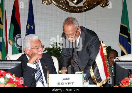 Bildnummer: 54688391  Datum: 29.11.2010  Copyright: imago/Xinhua (101130) -- TRIPOLI, Nov. 30, 2010 (Xinhua) -- Egyptian Prime Minister Ahmed Nazif (L) talks with Egyptian Foreign Minister Ahmed Abul Gheit at the start of the 3rd Africa-EU summit in the Libyan capital of Tripoli, Nov. 29, 2010. Leaders from African countries and the European Union (EU) Monday vowed to jointly promote peace, stability and economic growth, three years after the two continents launched a new strategic partnership. (Xinhua/Hamza Turkia) (zx) LIBYA-TRIPOLI-AFRICA-EU-SUMMIT PUBLICATIONxNOTxINxCHN People Politik kbdi Stock Photo