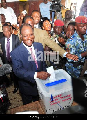 (101204) -- NAIROBI, Dec. 4, 2010 (Xinhua) -- File photo taken on Oct. 31, 2010 shows former Cote d Ivoire s Prime Minister Alassane Ouattara (C) casts ballot at a polling station during the first round of presidential election in Abidjan, Cote d Ivoire. Ouattara announced in Abidjan on Friday he was elected as the president of Cote d Ivoire. (Xinhua/Zhao Yingquan) (ypf) COTE D IVOIRE-PRESIDENT-OUATTARA-ANNOUNCEMENT PUBLICATIONxNOTxINxCHN   101204 Nairobi DEC 4 2010 XINHUA File Photo Taken ON OCT 31 2010 Shows Former Cote D Ivoire S Prime Ministers Alassane Ouattara C casts Ballot AT a Polling Stock Photo