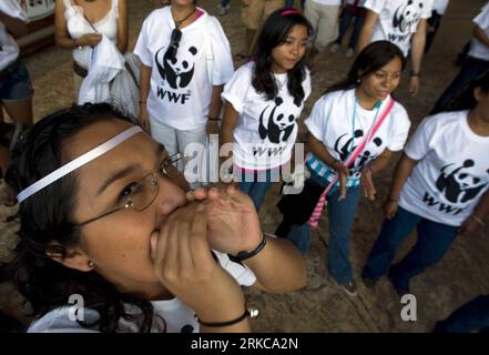 Bildnummer: 54711008  Datum: 05.12.2010  Copyright: imago/Xinhua (101206) -- CANCUN, Dec. 6, 2010 (Xinhua) -- World Wildlife Fund (WWF) activists demonstrates during a protest against the United Nation s Climate Change Conference in Cancun, Mexico, on Dec. 5, 2010. According to the UN weather agency, 2010 is almost certain to rank among the three hottest years on record and the 2001-2010 decade is undoubtedly the warmest period since the beginning of weather records in 1850. (Xinhua/David de la Paz)(djj) MEXICO-CANCUN-UN CLIMATE CHANGE CONFERENCE PUBLICATIONxNOTxINxCHN Politik kbdig xkg 2010 q Stock Photo