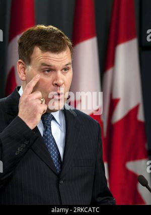 Bildnummer: 54718764 Datum: 06.12.2010 Copyright: imago/Xinhua (101208) -- OTTAWA, 7. Dezember 2010 (Xinhua) -- Kanadas Umweltminister John Baird spricht während einer Pressekonferenz über den langfristigen Schutz des kanadischen Nordens im National Press Theatre in Ottawa, Ontario, Kanada, am 6. Dezember 2010. Baird sagte am Montag, dass Kanada seine Position, das Kopenhagener Abkommen zu unterstützen, nicht geändert habe, obwohl es eigene Standards für Treibhausgasemissionen habe. (Xinhua/Christopher Pike) (zf) KANADA-OTTAWA-UMWELT PUBLICATIONxNOTxINxCHN People Politik Premiere kbdig xkg 2010 hoch Bildnummer Stockfoto