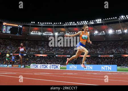Budapest, Hungary. 24th Aug, 2023. Femke Bol of the Netherlands crosses the finish line during the Women's 400m Hurdles Final of the World Athletics Championships Budapest 2023 in Budapest, Hungary, Aug. 24, 2023. Credit: Zheng Huansong/Xinhua/Alamy Live News Stockfoto