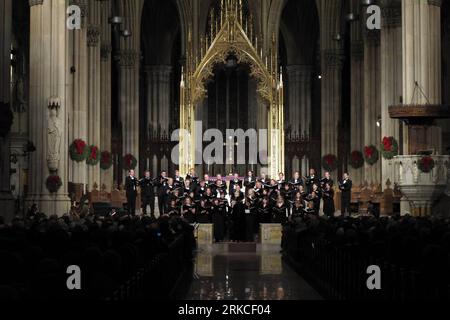 Bildnummer: 54756933  Datum: 17.12.2010  Copyright: imago/Xinhua (101217) -- NEW YORK, Dec. 17, 2010 (Xinhua) -- A chorus perform during the 31st annual concert of Christmas carols at St. Patrick s Cathedral in New York, Dec. 17, 2010. It is one of the well-known festive traditions of New York City. (Xinhua/Liu Xin)(zyw) US-NEW YORK-ST. PATRICK CATHEDRAL-CHRISTMAS CAROLS PUBLICATIONxNOTxINxCHN Gesellschaft kbdig xcb 2010 quer  o0 Chor, Weihnachten, Weihnachtschor, Musik, Weihnachtslied, Totale    Bildnummer 54756933 Date 17 12 2010 Copyright Imago XINHUA  New York DEC 17 2010 XINHUA a Chorus p Stock Photo