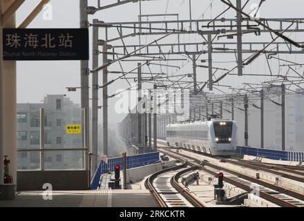 Bildnummer: 54780604  Datum: 31.12.2010  Copyright: imago/Xinhua (101231) -- GUANGZHOU, Dec. 31, 2010 (Xinhua) -- A train of Guangzhou-Zhuhai intercity railway line arrives at Zhuhai North Railway Station in Zhuhai, south China s Guangdong Province, Dec. 31, 2010. The intercity railway line, with the highest speed of 250 km per hour, started trial operation on Friday. It will shorten the travelling time between Guangzhou and Zhuhai to about 40 minutes. (Xinhua/Xi Hu) (mcg)  CHINA-GUANGZHOU-ZHUHAI-INTERCITY RAILWAY-TRIAL OPERATION (CN) PUBLICATIONxNOTxINxCHN Gesellschaft Verkehr Bahn Zug kbdig Stock Photo