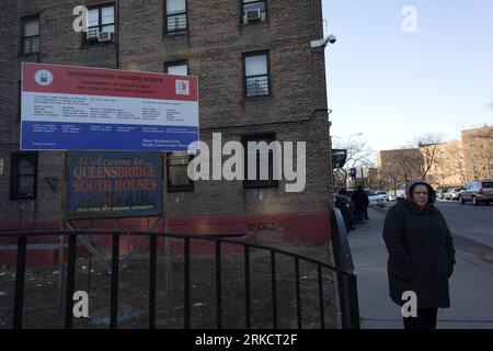 Bildnummer: 54802033  Datum: 10.01.2011  Copyright: imago/Xinhua (110111) -- NEW YORK, Jan. 11, 2011 (Xinhua) -- are seen in the Queensbridge houses in New York, the United States, Jan. 10, 2011. The New York City Housing Authority (NYCHA), which was established on Feb. 17, 1934, was a pioneering vision that reshaped the city s landscape, replacing slum tenements with clean, safe and affordable housing for poor and working families. Today, NYCHA is New York s largest landlord as well as the nation s largest and foremost provider of public housing. Five percent of the city s population lives in Stock Photo