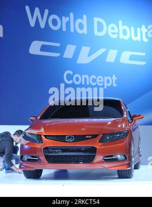 Bildnummer: 54802095  Datum: 10.01.2011  Copyright: imago/Xinhua (110111) -- DETROIT, Jan. 11, 2011 (Xinhua) -- The Honda Civic Concept is unveiled for its world debut at the 2011 North America International Auto Show (NAIAS) in Detroit, the United States, on Jan. 10, 2011. The 2011 North America International Auto Show (NAIAS) kicked off on Monday at Cobo center in Detroit, with more than 40 global top-notch auto brands showcasing their latest products and technology. (Xinhua/Zhang Jun) (lr) U.S.-DETROIT-AUTO SHOW PUBLICATIONxNOTxINxCHN Objekte PKW Wirtschaft Automobilindustrie Messe Automess Stock Photo