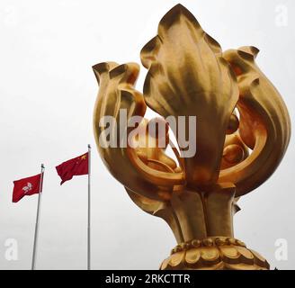 Bildnummer: 54807083  Datum: 12.01.2011  Copyright: imago/Xinhua (110112) -- HONG KONG, Jan. 12, 2011 (Xinhua) -- Photo taken on Jan. 12, 2011 shows the Golden Bauhinia Square in south China s Hong Kong. Hong Kong has been ranked the world s freest economy for the 17th consecutive year in the 2011 Index of Economic Freedom rankings released by the Heritage Foundation and Wall Street Journal Wednesday. (Xinhua/Huang Xiaoyong) (zyq) CHINA-HONG KONG-FREEST ECONOMY (CN) PUBLICATIONxNOTxINxCHN Reisen kbdig xo0x xsk 2011 quadrat     Bildnummer 54807083 Date 12 01 2011 Copyright Imago XINHUA  Hong Ko Stock Photo