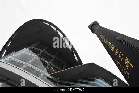 Bildnummer: 54807082  Datum: 12.01.2011  Copyright: imago/Xinhua (110112) -- HONG KONG, Jan. 12, 2011 (Xinhua) -- Photo taken on Jan. 12, 2011 shows the Monument of Hong Kong s Return to China next to the Hong Kong Exhibition Center. Hong Kong has been ranked the world s freest economy for the 17th consecutive year in the 2011 Index of Economic Freedom rankings released by the Heritage Foundation and Wall Street Journal Wednesday. (Xinhua/Huang Xiaoyong) (zyq) CHINA-HONG KONG-FREEST ECONOMY (CN) PUBLICATIONxNOTxINxCHN Reisen kbdig xo0x xsk 2011 quer     Bildnummer 54807082 Date 12 01 2011 Copy Stock Photo