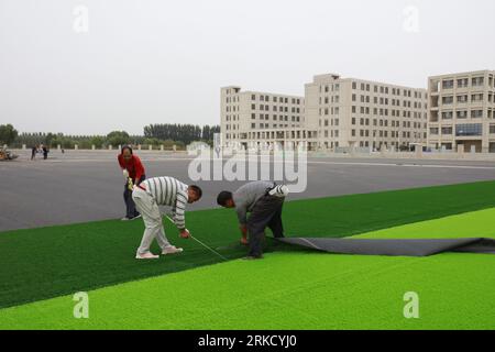 LUANNAN COUNTY - 15. Oktober 2018: Kunstrasen auf einem Sportplatz, Luannan County, Provinz Hebei, China Stockfoto